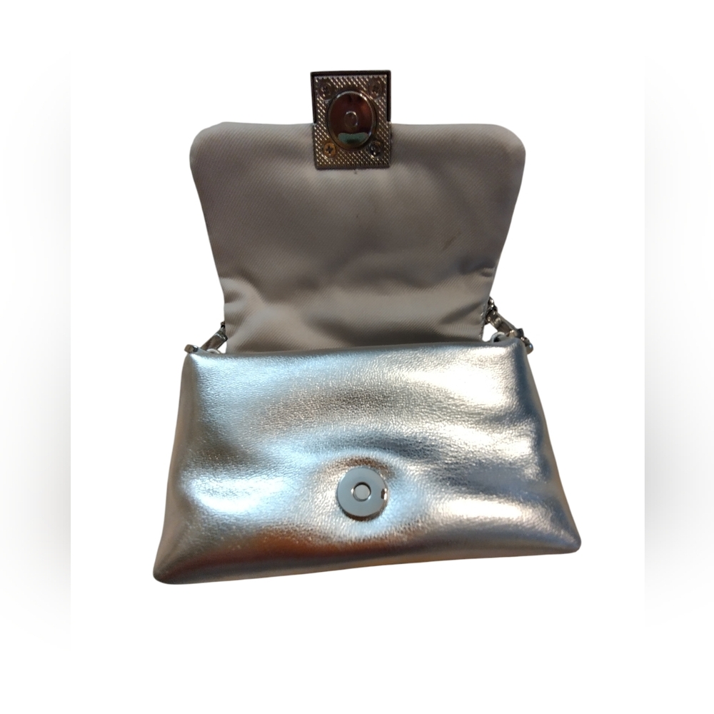 EUC A New Day Small Elegant Silver Handbag Megnet Closure - Picture 2 of 6